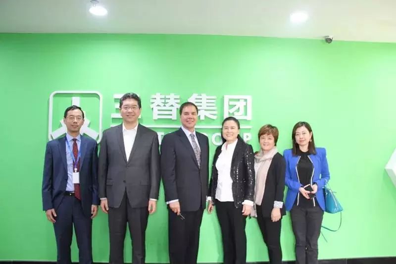 美國華盛頓州中國關(guān)系委員會董事會副主席楊開元（Jim Young）、美國全球策略聯(lián)盟CEO David Ganda等一行赴三替集團(tuán)考察交流.jpg